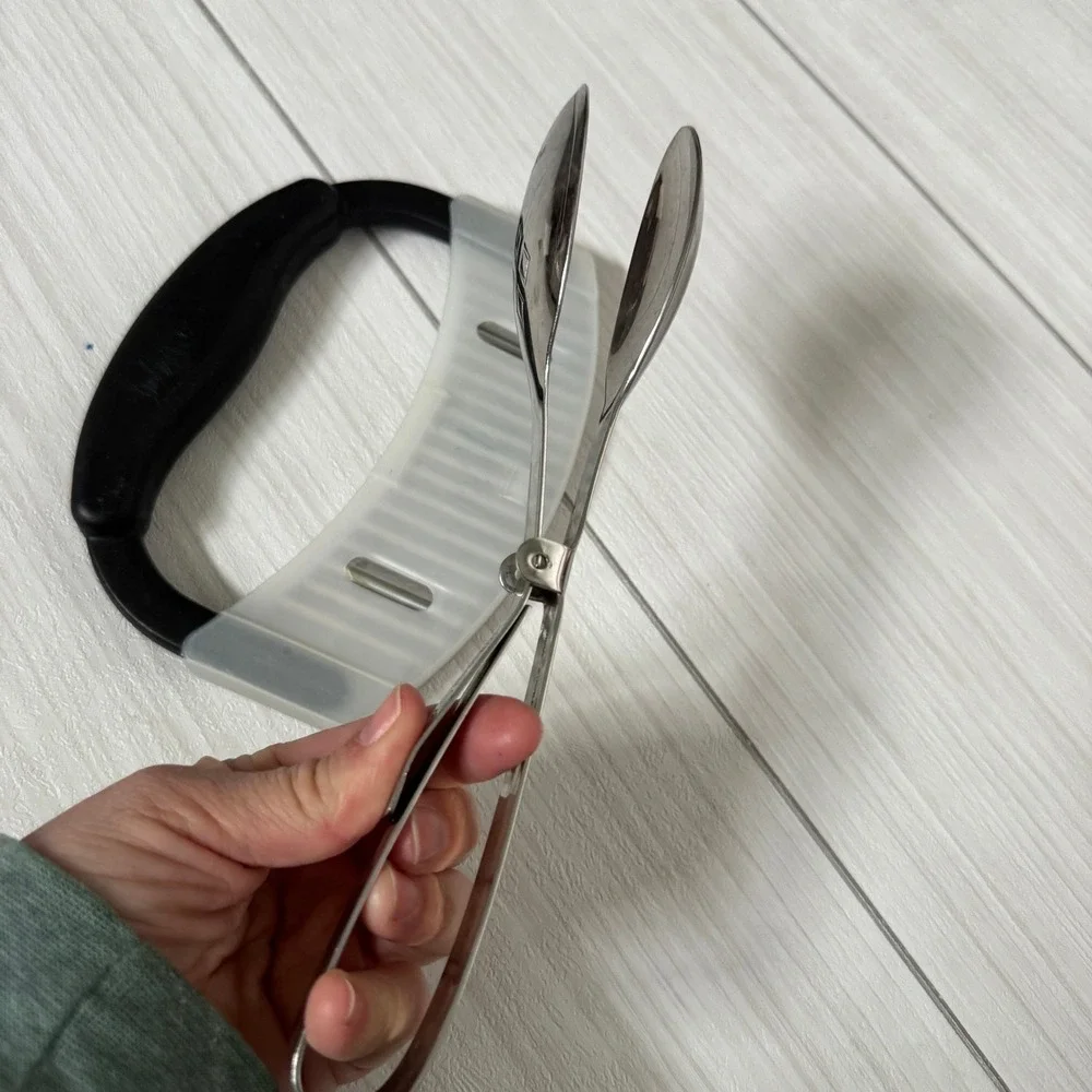 Pampered Chef Wavy Crinkle Cutter with Cover and Stainless Spoon Tongs Set